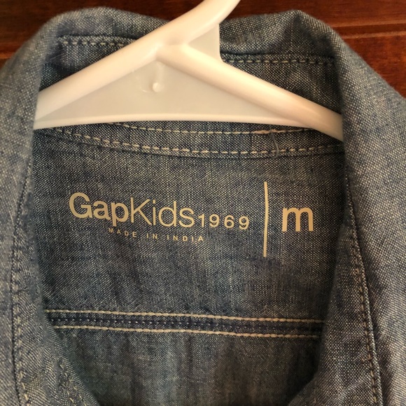 GAP button down long sleeve shirt - Picture 2 of 2
